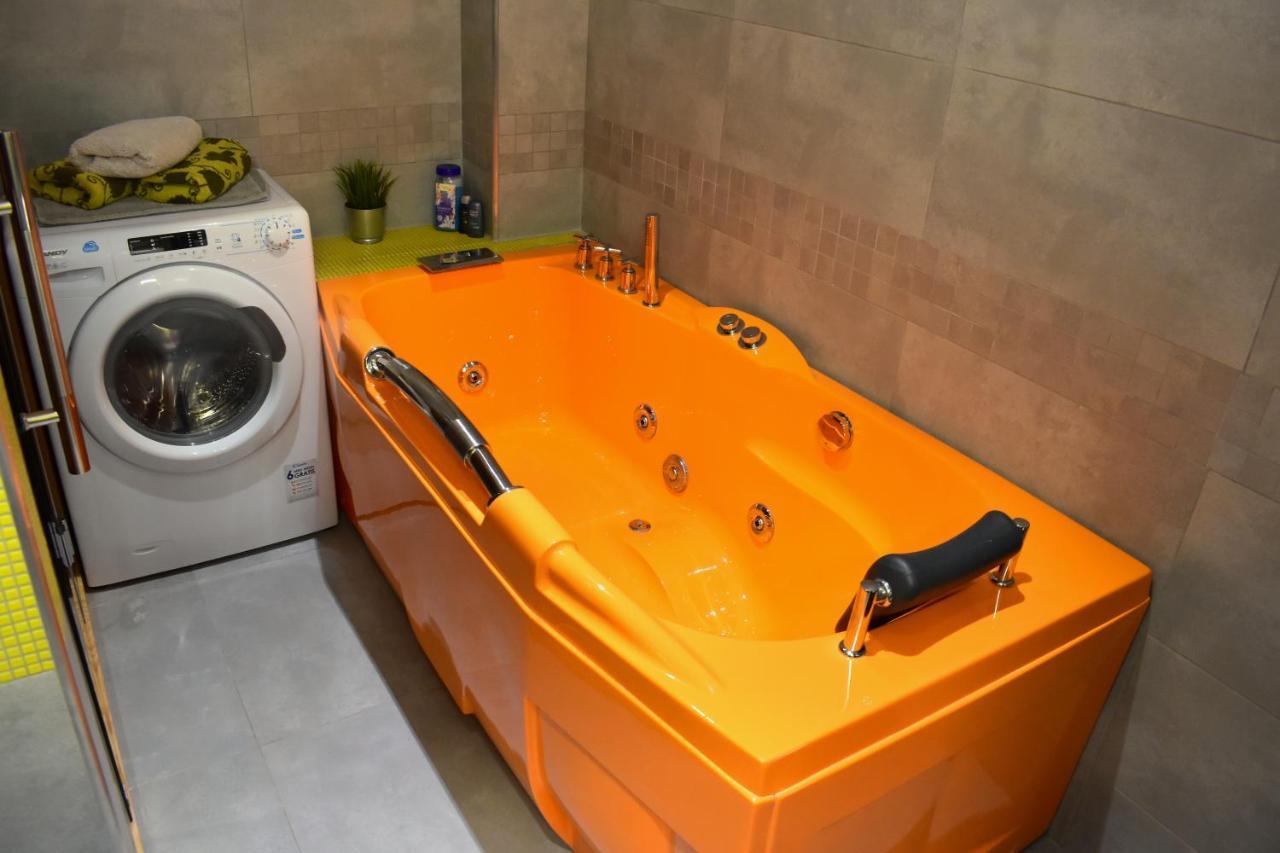 Apartament New Rooftop With Private Wellness, Sauna & Whirlpool Bath