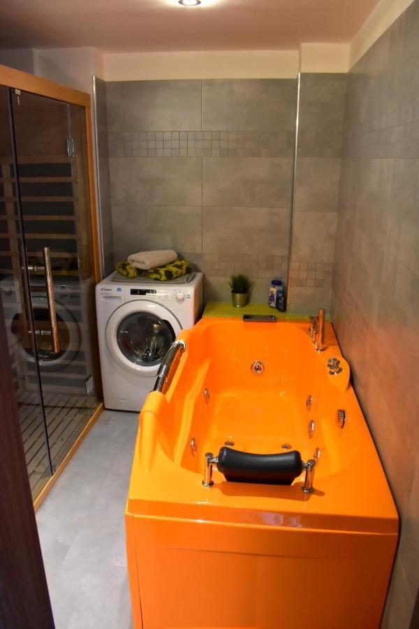 Apartament New Rooftop With Private Wellness, Sauna & Whirlpool Bath *