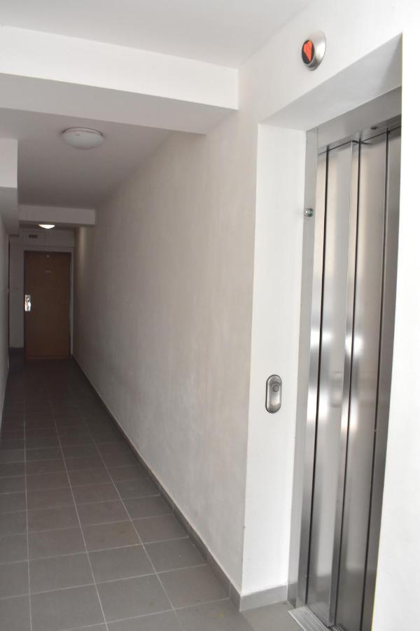 New Rooftop With Private Wellness, Sauna & Whirlpool Bath Apartament Praga